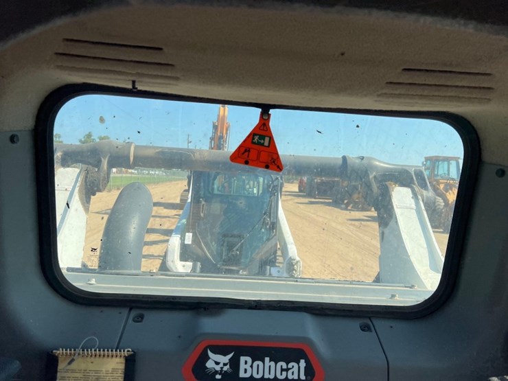 2022-bobcat-t64-image-31