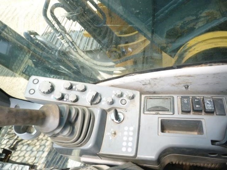 2017-deere-210g-lc-image-10