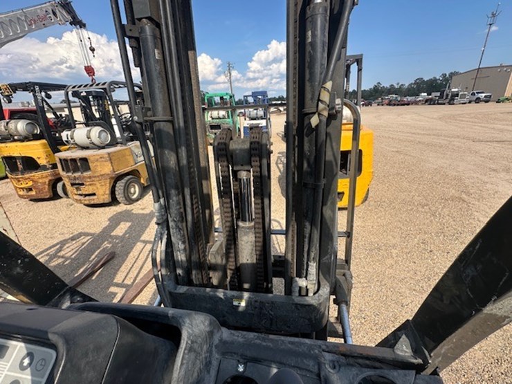 #2074-•-nissan-forklift-image-25