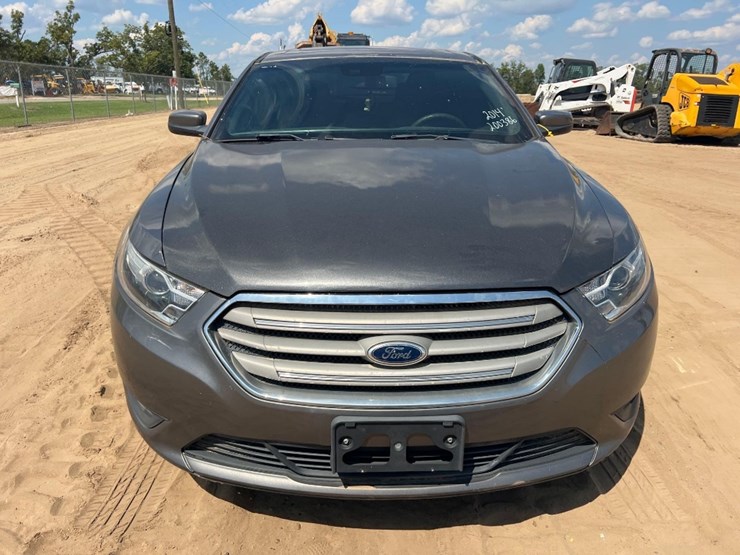 2014-ford-taurus-sel-sedan-image-7