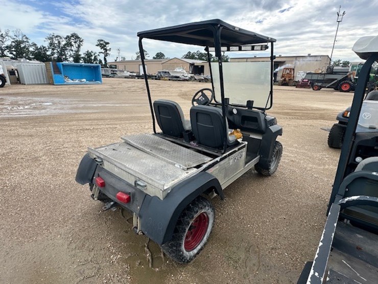 club-car-carryall-272-image-3