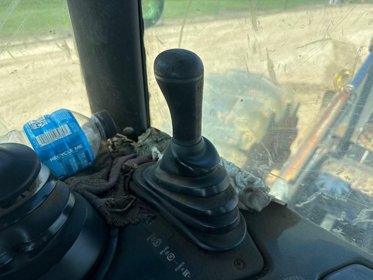 2010-deere-648h-image-28