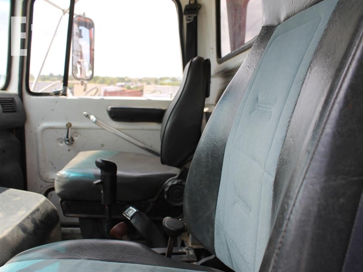 1991-ford-l9000-image-11