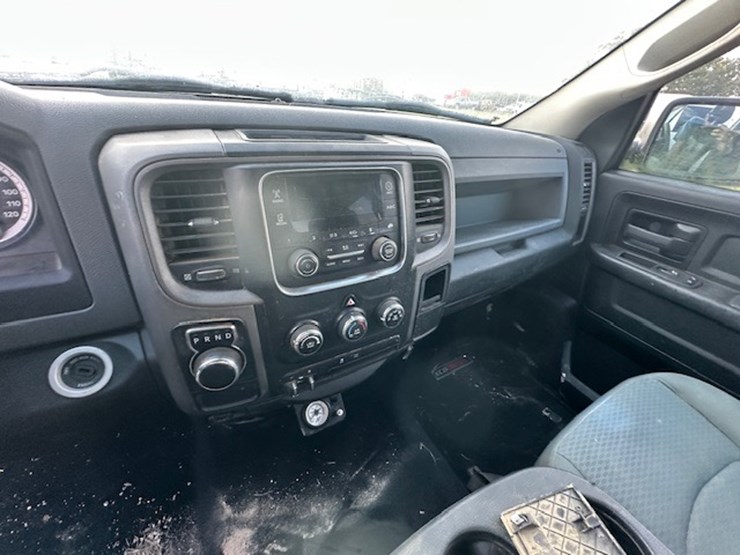 2015-dodge-1500-image-36