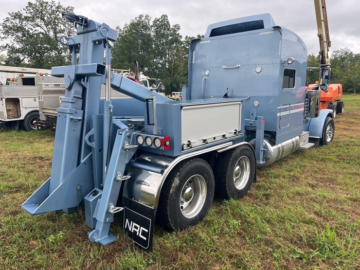 2019-peterbilt-389-image-7
