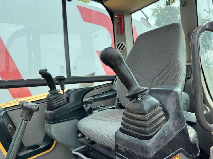 2018-volvo-ecr88d-image-11