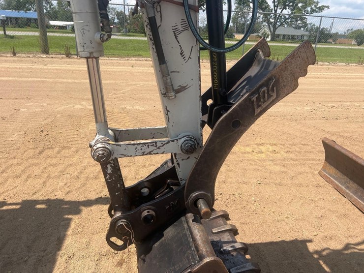 2015-takeuchi-tb260-image-10