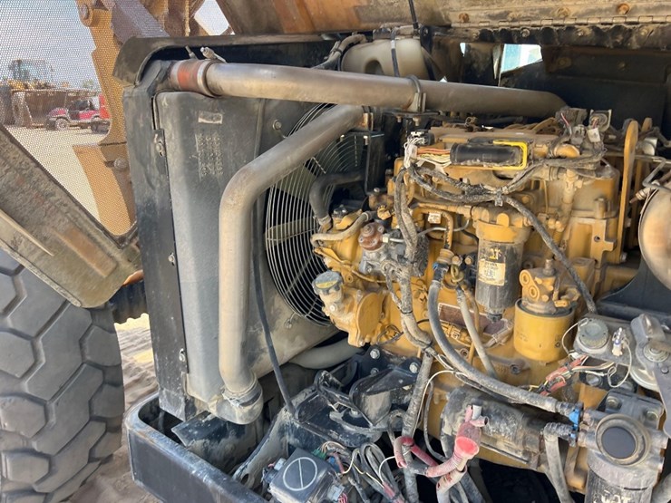 2014-caterpillar-tl642c-image-19