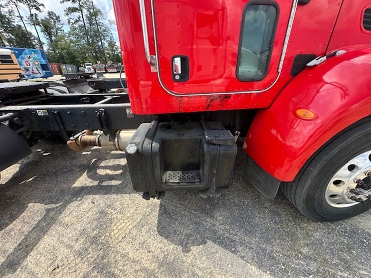 2008-peterbilt-335-image-28