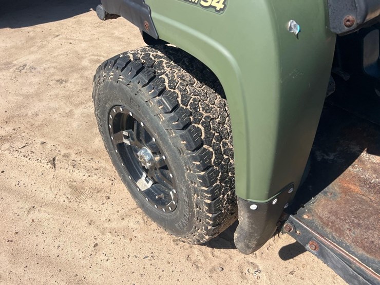 2019-john-deere-gator-image-24