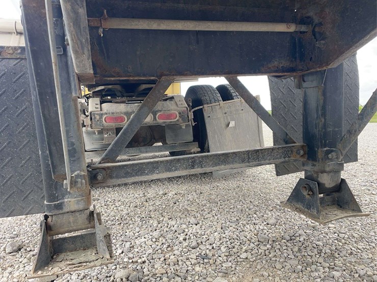 stainless-steel-7000-gallon-tanker-image-9