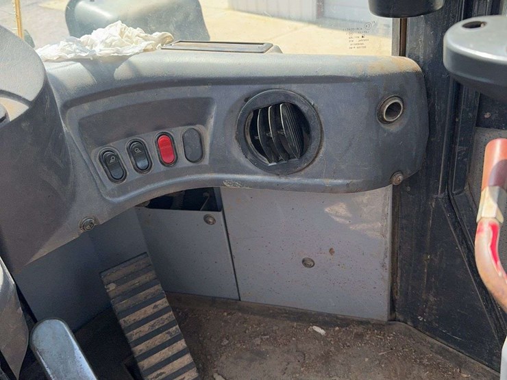 2012-komatsu-wa250-image-29