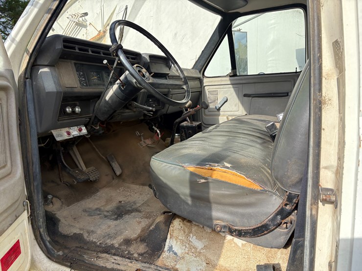 1992-ford-f700-image-46