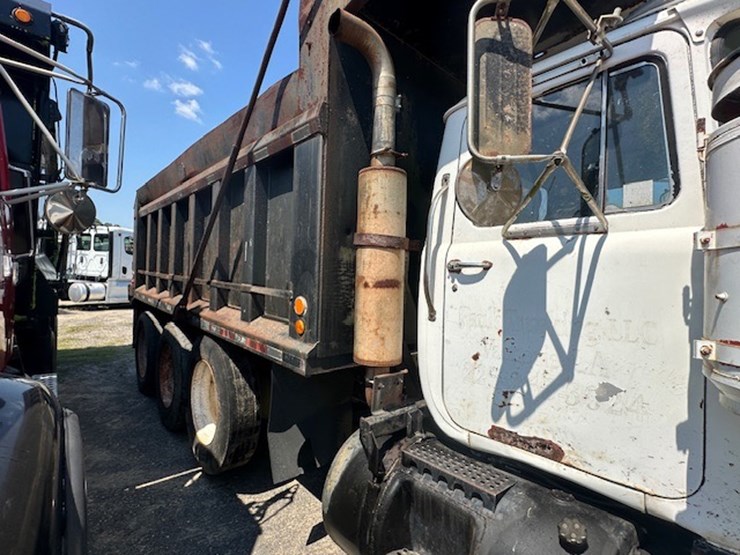 1978-mack-r686-image-8