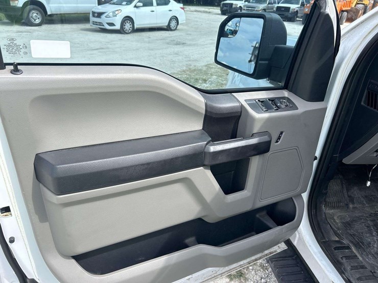 2017-ford-f150-image-13