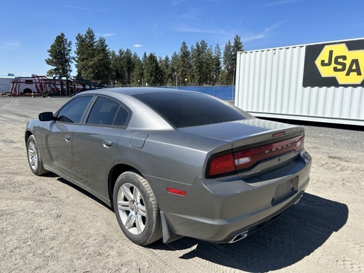 2011-dodge-charger-sedan-image-3