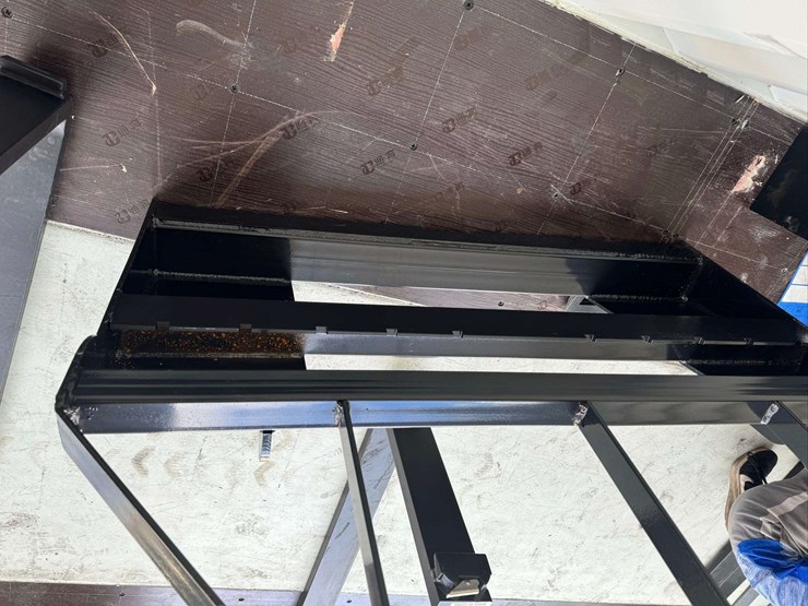 mower-king-sa25051303g-pallet-fork-attachment-image-6