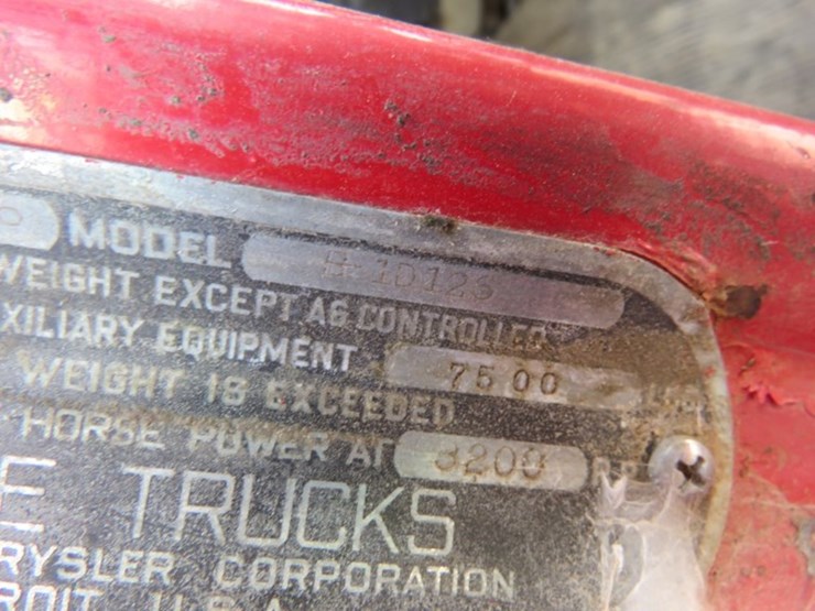 1949-dodge-b-1-d-126-1-ton-flatbed-truck-image-9