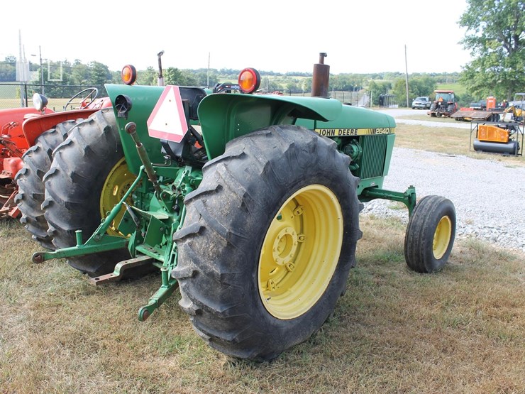 john-deere-2640-image-4