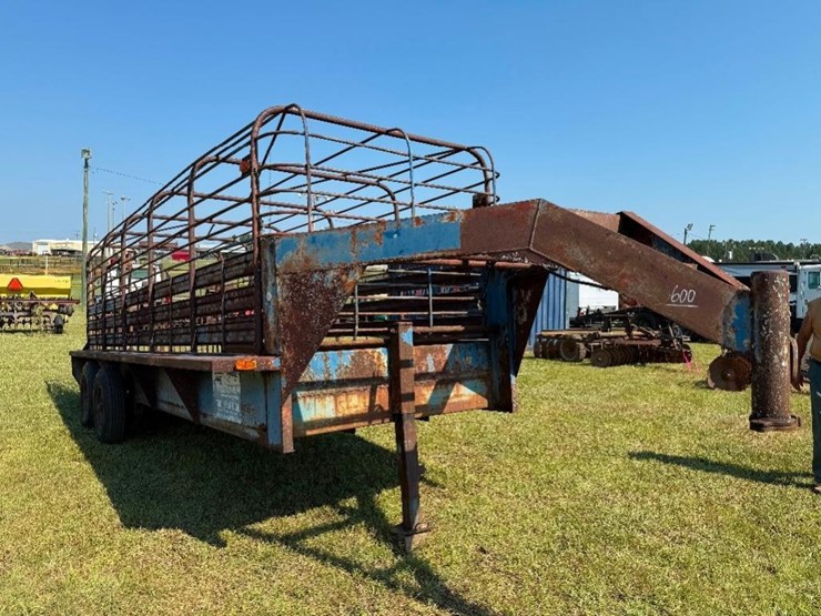 20'-neckover-gooseneck-stock-trailer-**no-title**-image-1