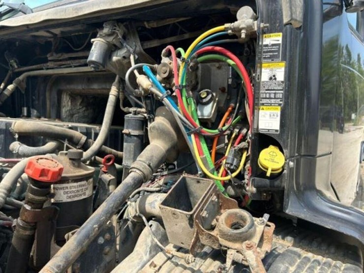 2005-volvo-tri/a-dump-truck-4v5k99gh55n391882-image-26