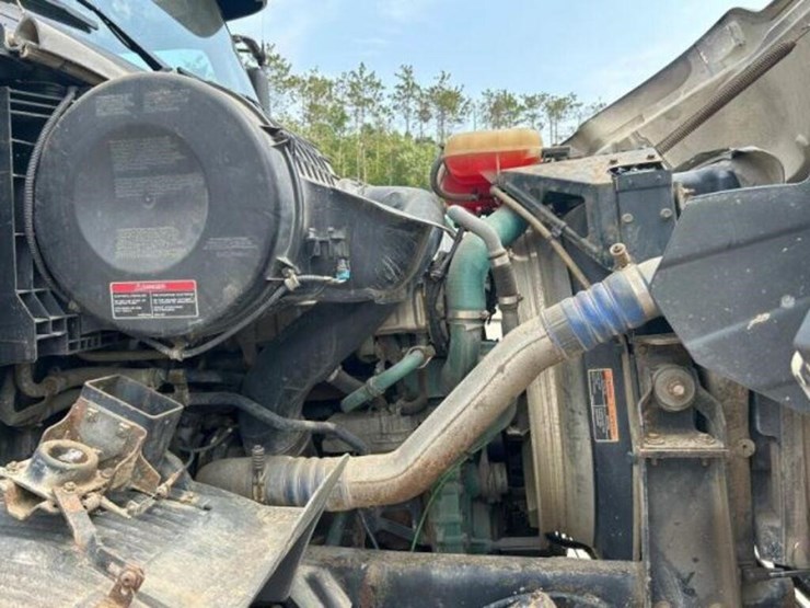 2005-volvo-tri/a-dump-truck-4v5k99gh55n391882-image-30