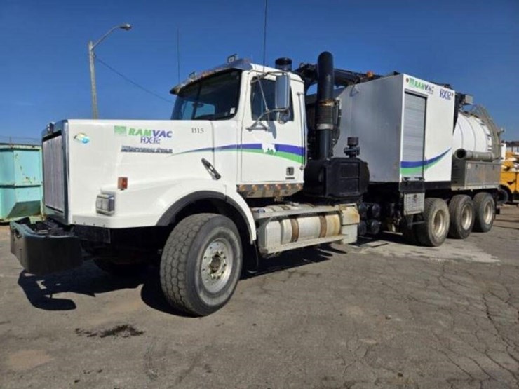 2014-western-star-4900sb-image-1