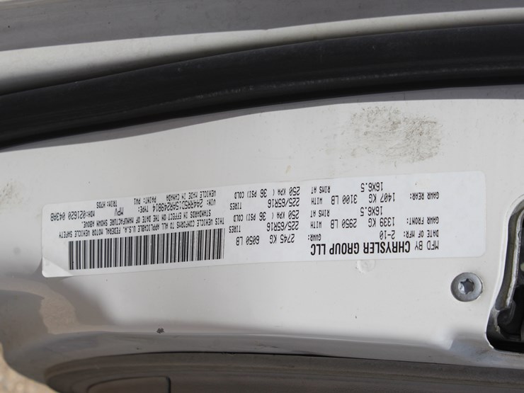 2010-chrysler-town-&-country-image-17