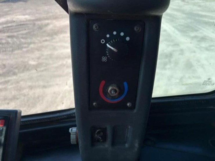 2012-deere-624k-image-8