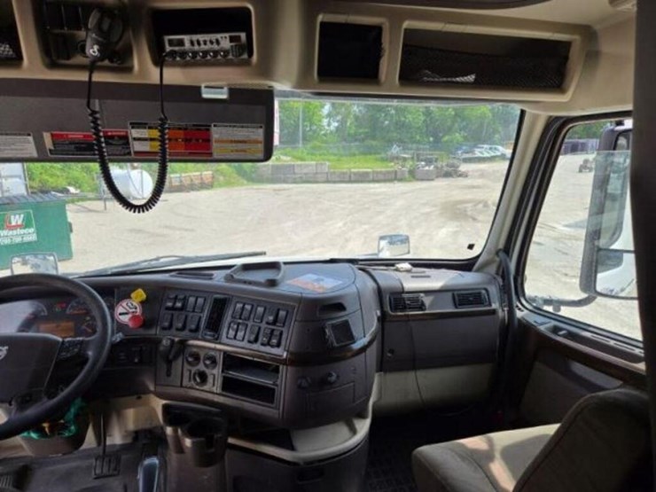2015-volvo-vnl-t/a-hiway-tractor---sleeper-4v4nc9e-image-33
