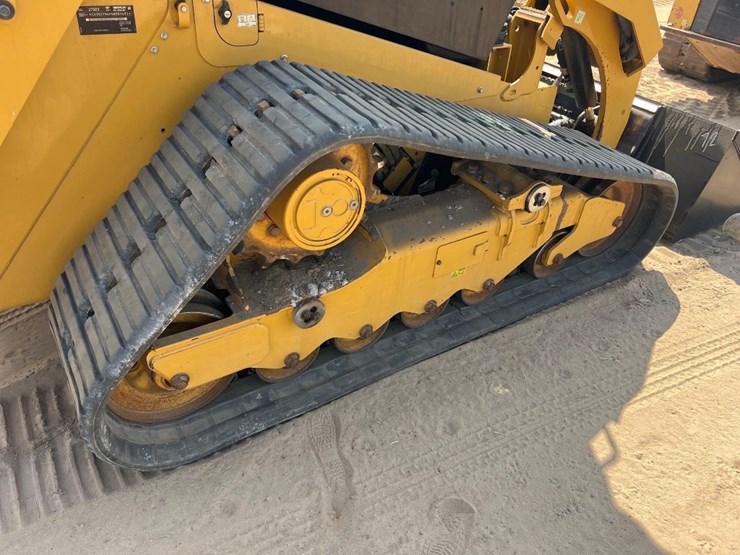 2020-caterpillar-279d3-image-18