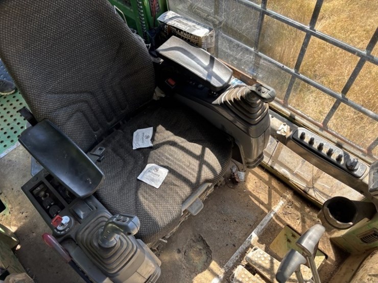 2013-deere-2954d-image-40