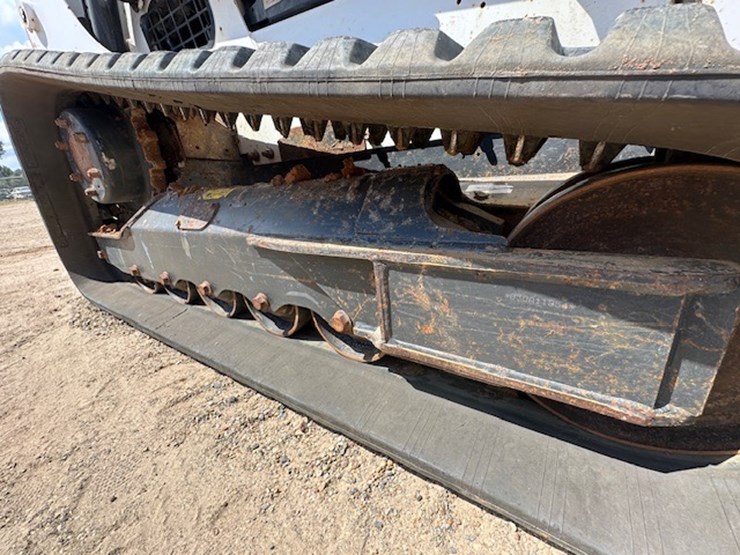 2016-bobcat-t740-image-33
