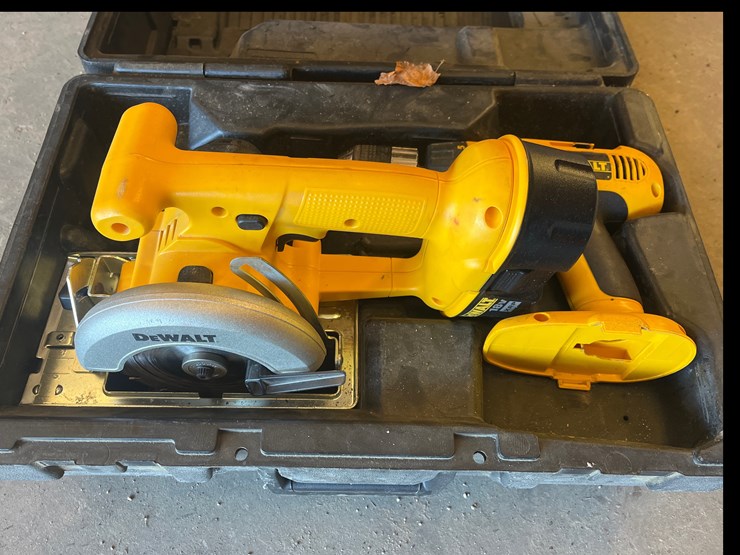 #44-•-dewalt-18v-combo-set-drill-and-skill-saw-image-2