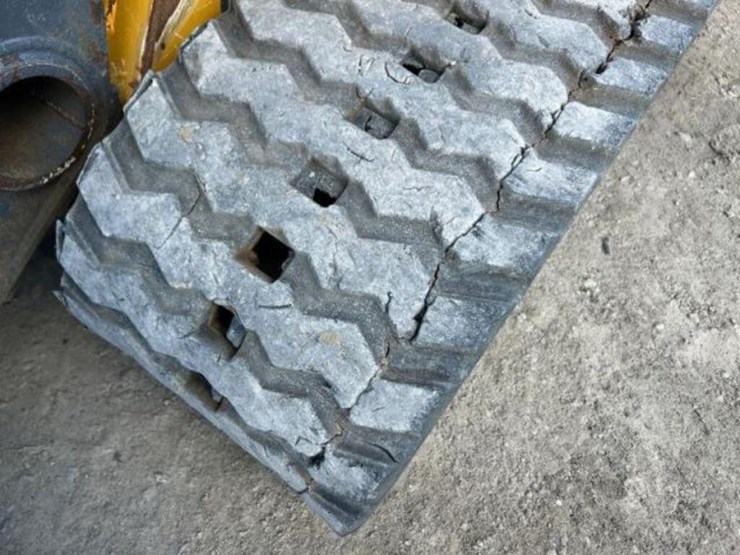 deere-331g-image-51