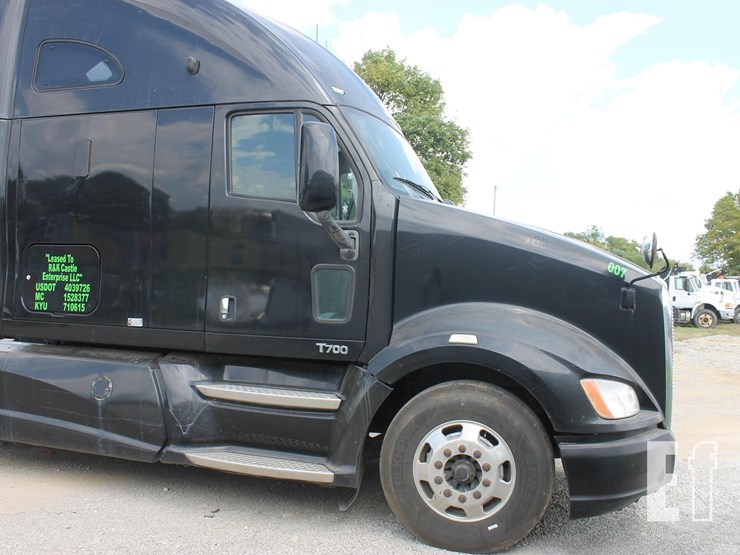 2011-kenworth-t700-image-3