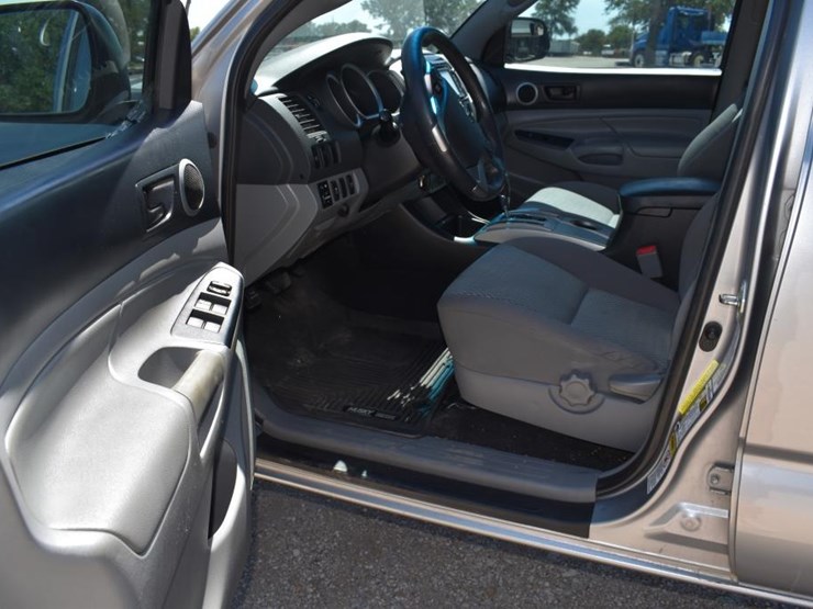2014-toyota-tacoma-image-12