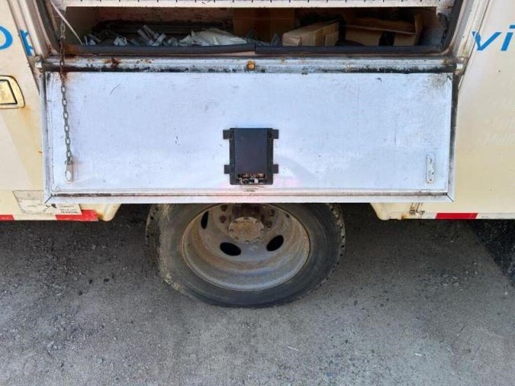 2011-ford-f550-xl-image-33