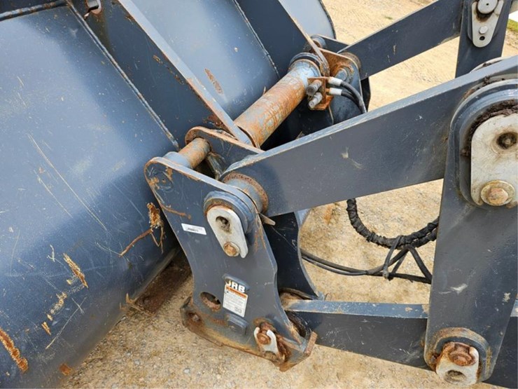 2012-deere-624k-image-23