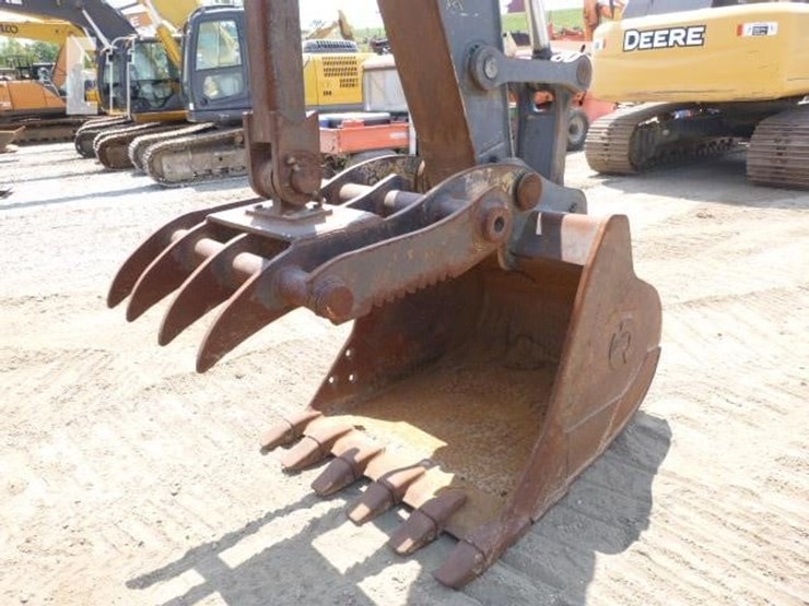 2017-deere-210g-lc-image-19