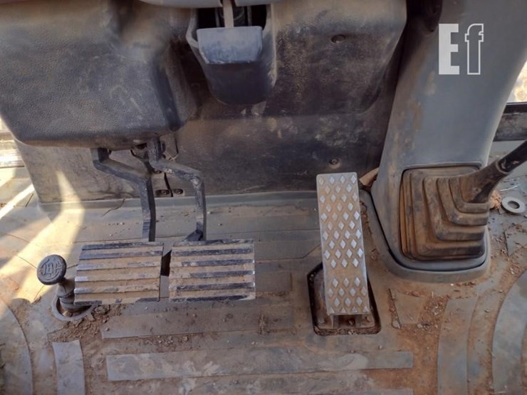 2004-caterpillar-420d-image-7