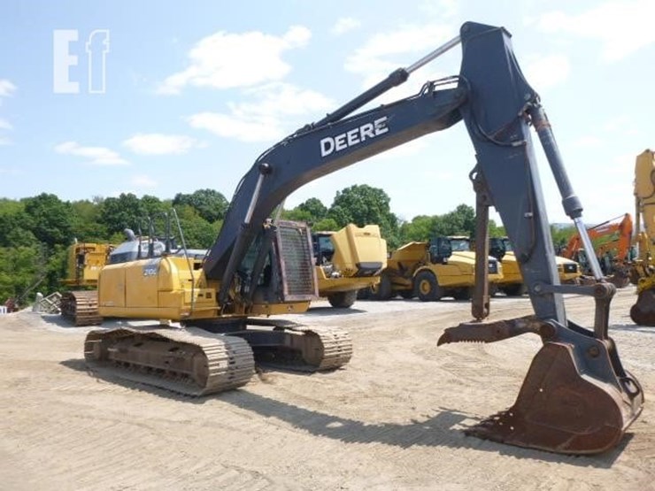2017-deere-210g-lc-image-46