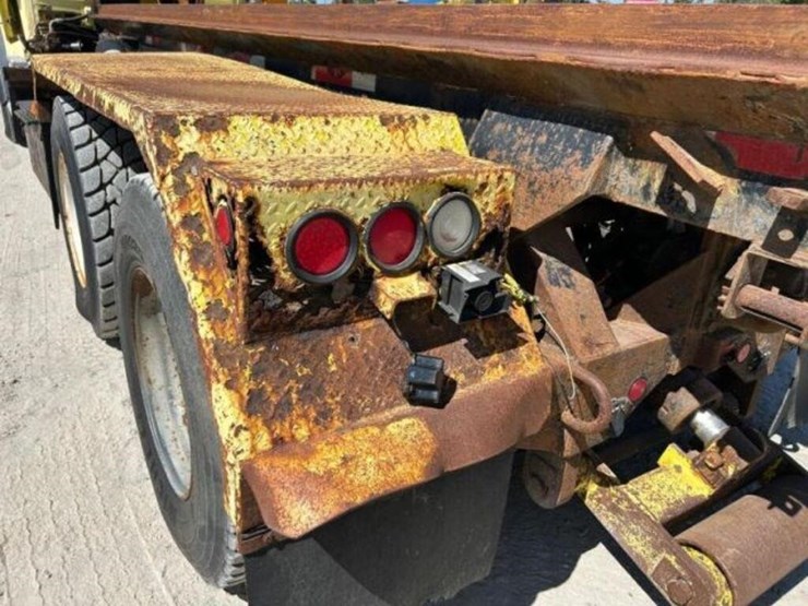 2002-freightliner-fl112-image-63