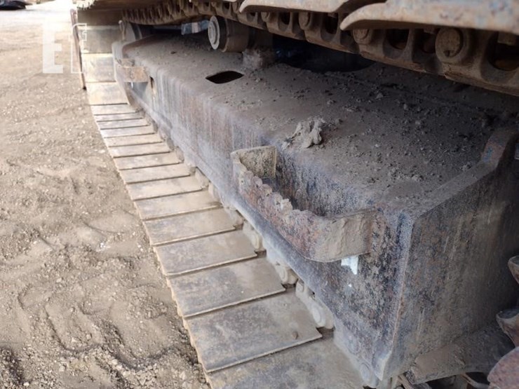 2010-deere-120d-image-28
