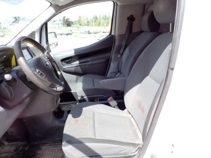 2020-nissan-nv200-image-21