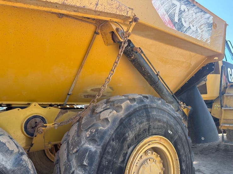 2016-caterpillar-730c2-image-17