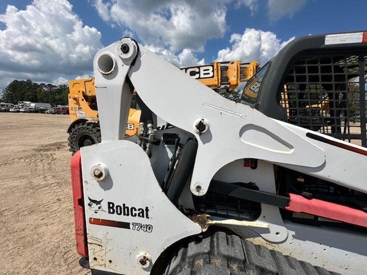 2016-bobcat-t740-image-26