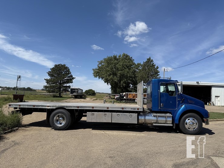 2005-kenworth-t300-image-4