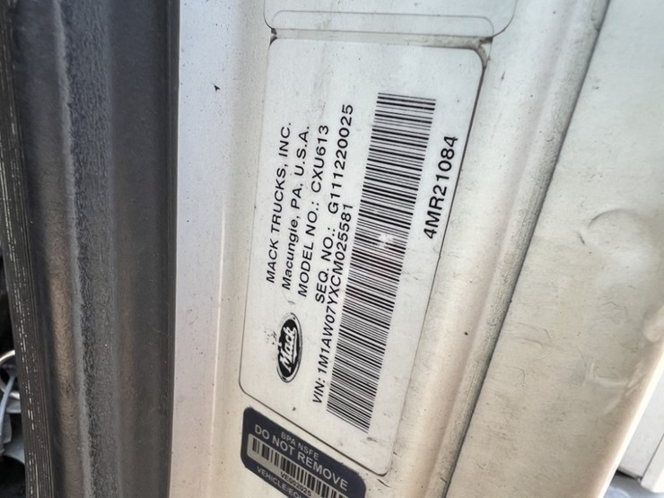 2012-mack-cxu613-t/a-truck-tractor-image-9