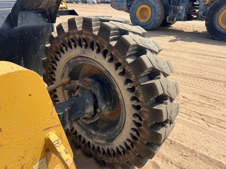 2014-caterpillar-tl642c-image-16